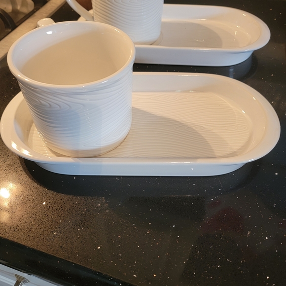 Elegant White Mug and Tray Set - Picture 2 of 5